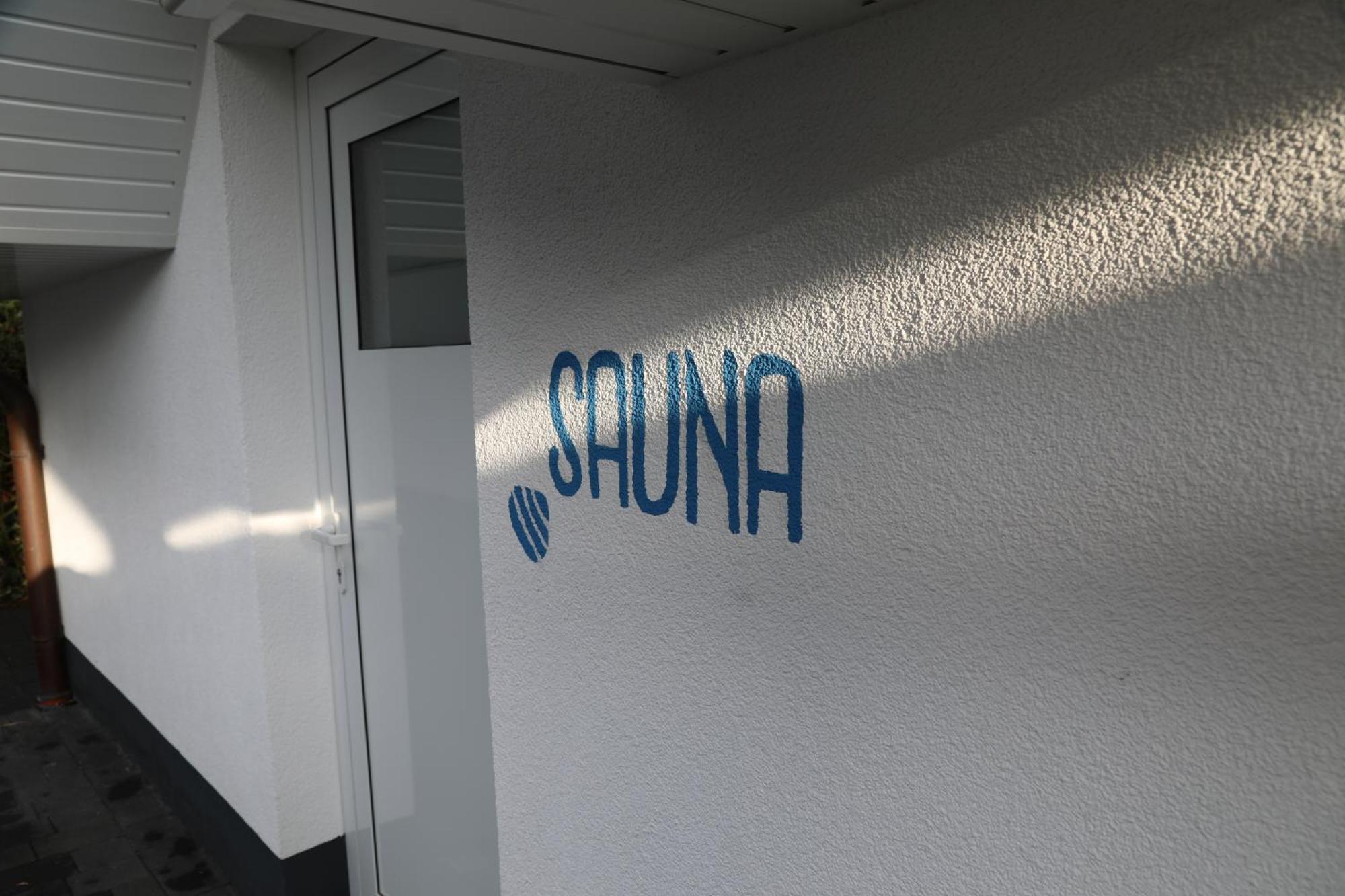 Eine Sehr Gemuetliche Dachgeschoss Ferienwohnung Ihlow  Buitenkant foto